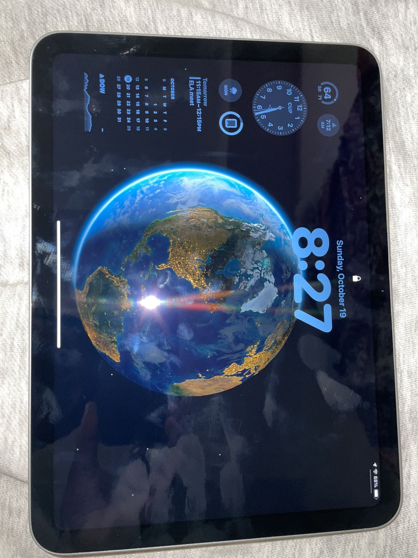 Selling iPad 10th Generation (64gb)