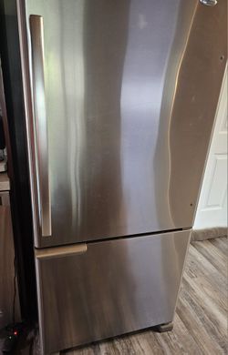 EXCELLENT CONDITION! AMANA REFRIGERATOR - $275 OBO