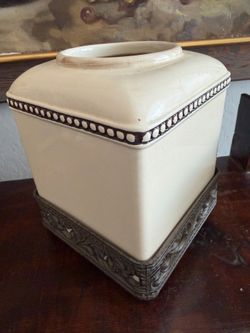 Acanthus Square Small Canister
