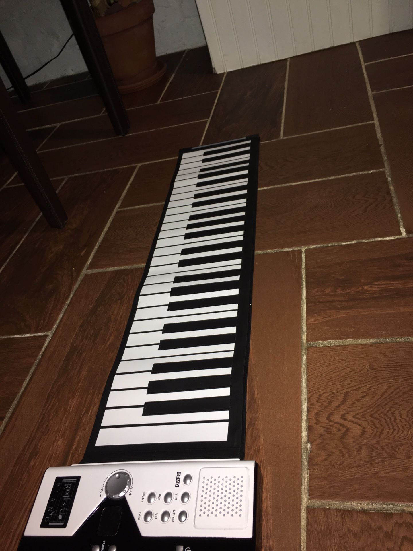 Electric roll up piano