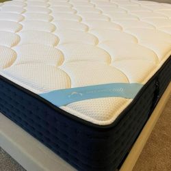 King Size Dreamcloud Mattress Split Box Springs & Bed Frame Optional 
