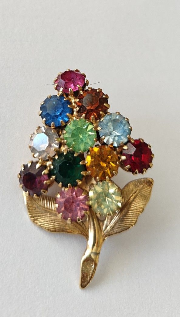 Vintage 12 Stone Rhinestones Spray Multicolor Brooch In Goldtone
