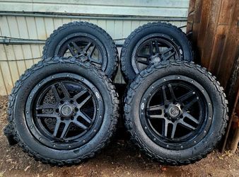 20” 4WP Rims with all terrain tires
