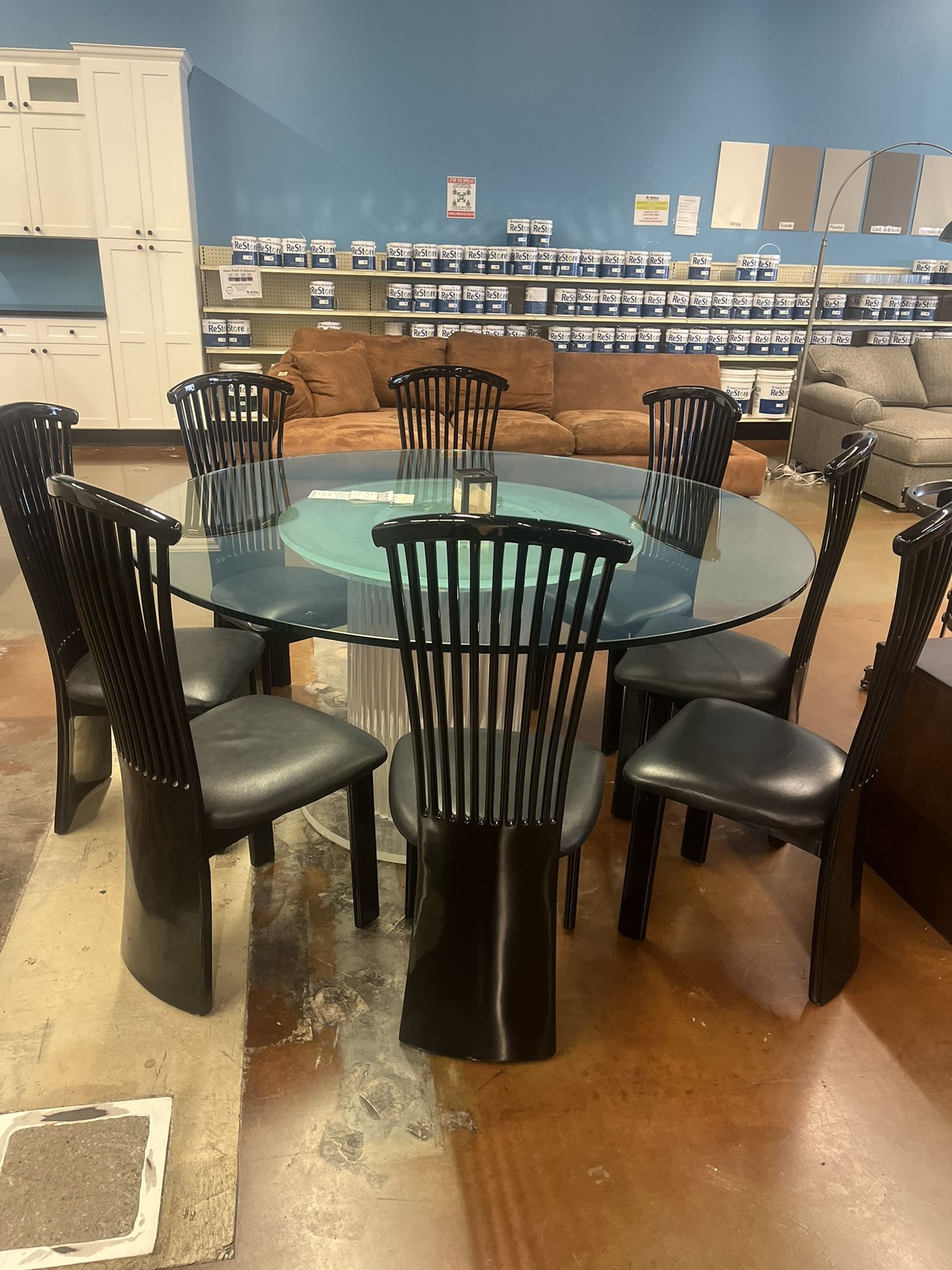 8 DINING CHAIRS in Excellent Condition