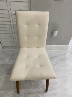 chairs 🪑 wooden and white