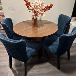 Dining Table with 4 chairs