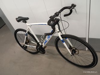 HILAND 700c road bike & ítems