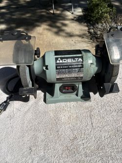 Delta Thin Line 6” Bench Grinder-23-660- Clean, Newer Grinding Wheels, Clear Safety Shields, 3450 RPM