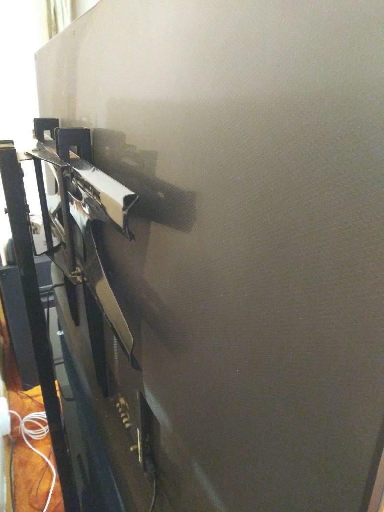 LG 4k ultra smart tv 2019 65" has crack in screen that need to be fixed