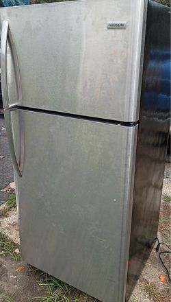 Frigidaire 30” Stainless Steel Refrigerator