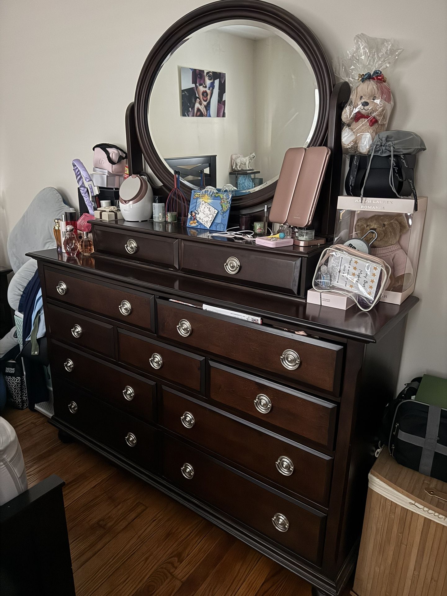 Dresser And 2 Matching Nightstands
