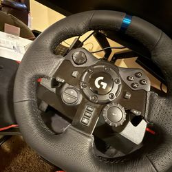 logitech g923 steering wheel and pedals (playstation)