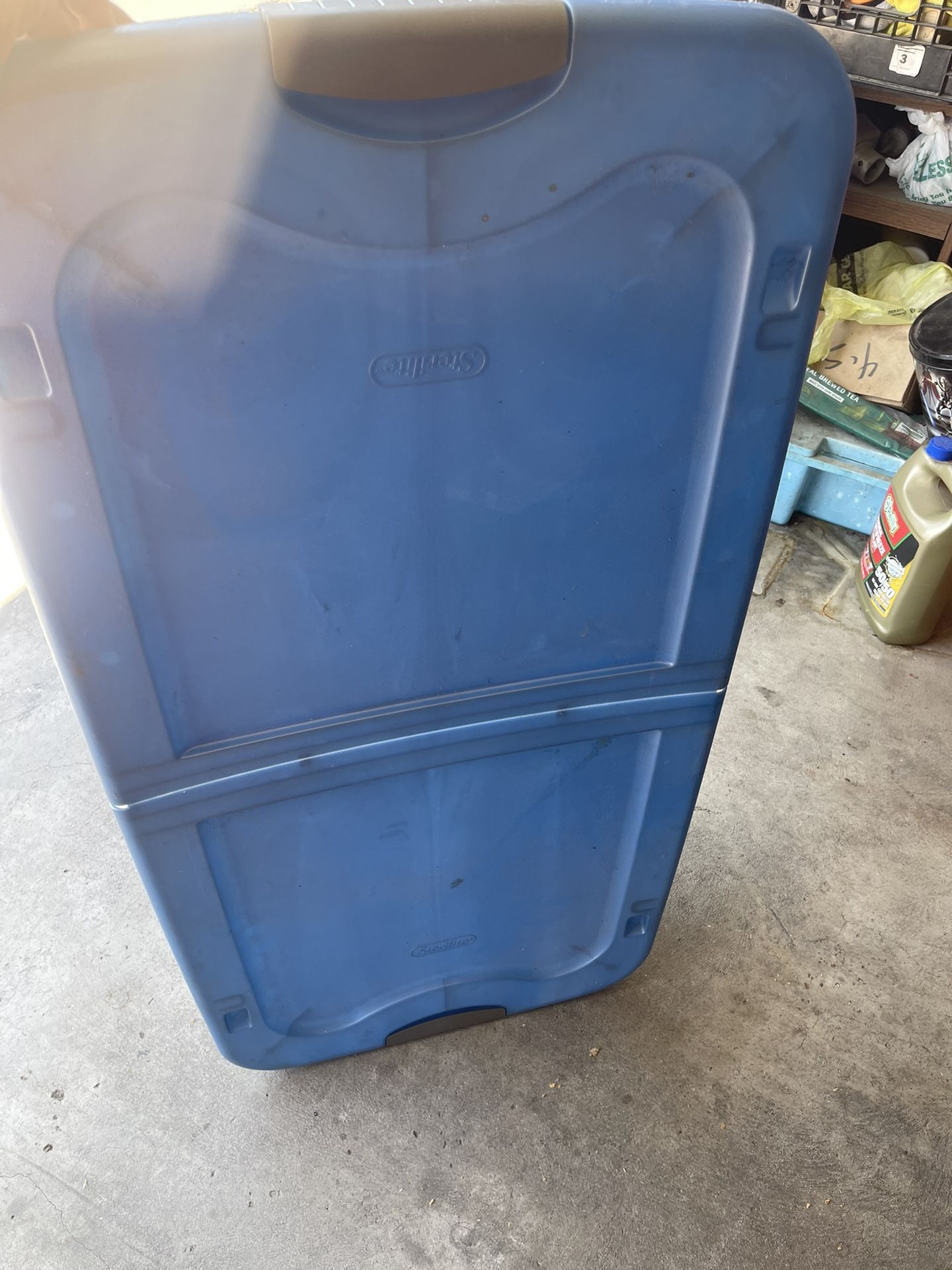 Plastic Tote With Wheels On Bottom