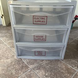 Plastic drawer  in good condition