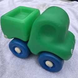 Little Tikes Toddler First Wheels Green Dump Truck with Face   pre owned used condition with wear/marks 