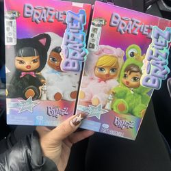 Bratz Bratziez Iconz Series Plush Blind Box with Charm Clip and Accessory **Please Read Description*