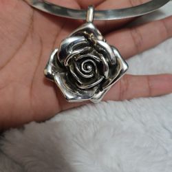 beautiful silver set Just the necklace $100