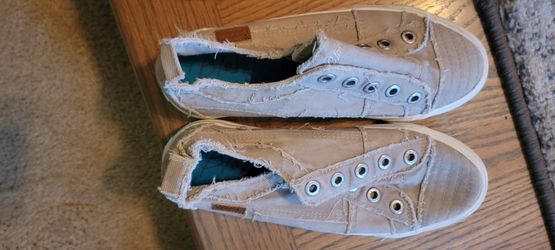Women's Sgoes Size7 *Never Worn)