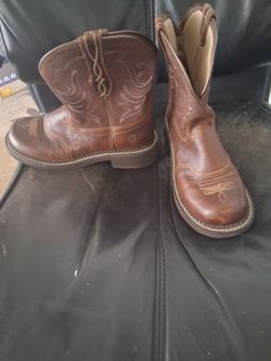 Ariat woman's fatboy size 8 cowgirl boots