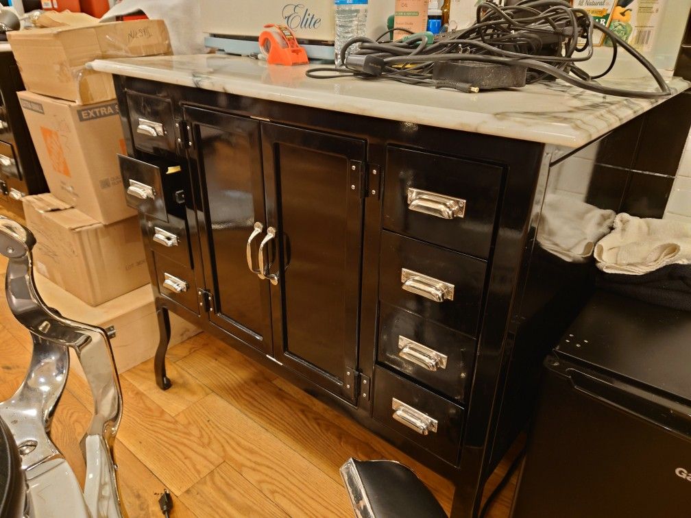 Vanity/Barber Stations (3x)