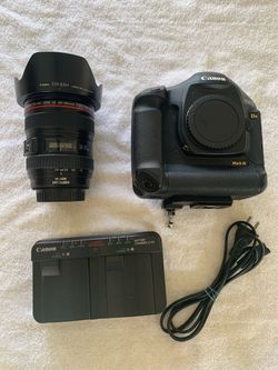 Canon EOS-1Ds Mark III DSLR with 24-105mm Lens