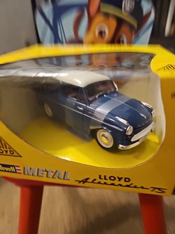 1:18 scale diecast model of a 1957 Lloyd Alexander TS