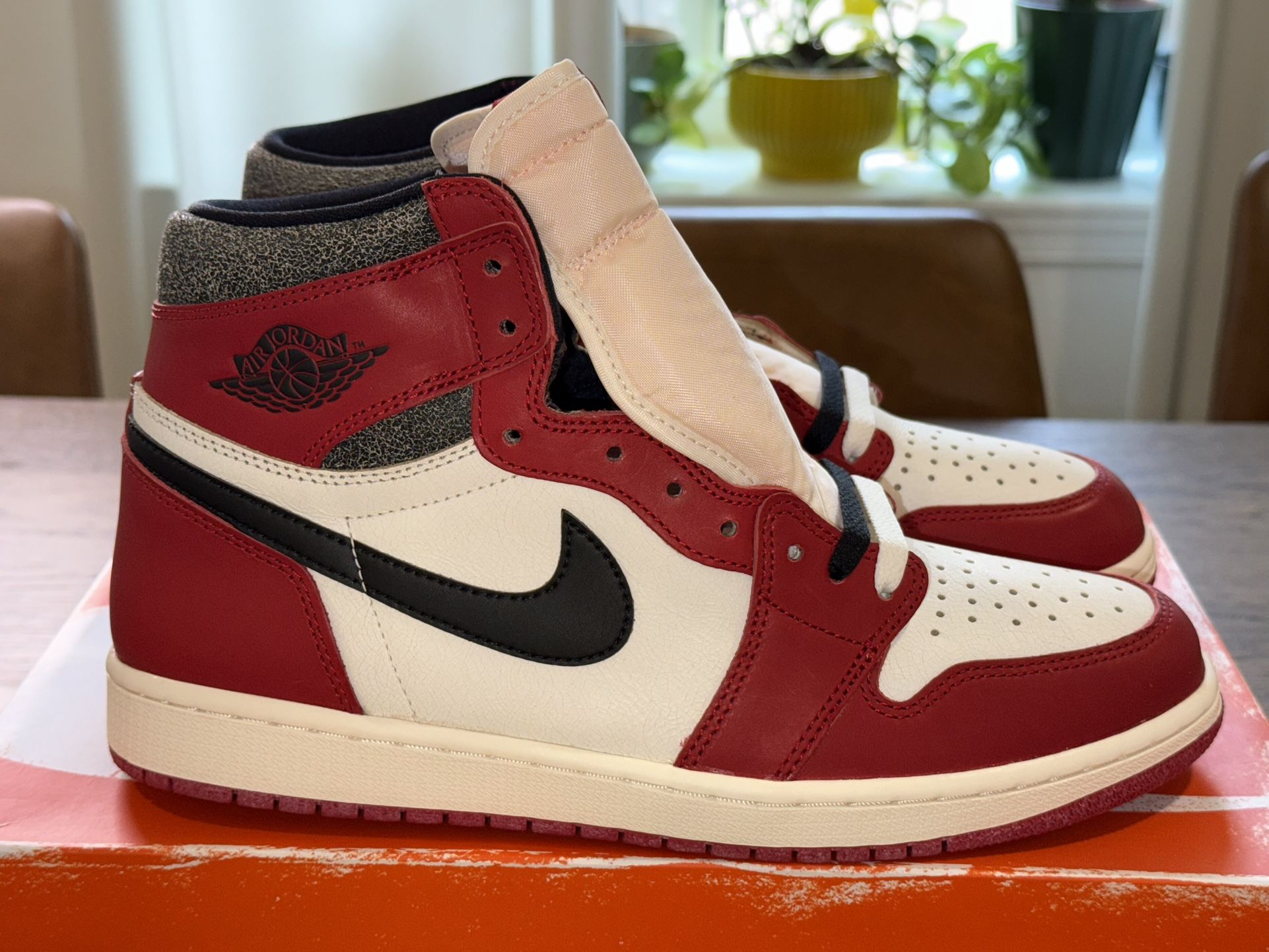Jordan 1 Retro High OG Chicago Lost And Found 11M New