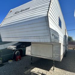 2002 Salem 29’ FifthWheel Super-Slide