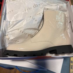 Katy Perry Women’s Patent Ankle Boots – Cream / Off-White – Size 9.5 (NEW IN BOX)