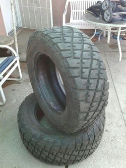 Llantas semi nuevas 35x12.50 R 20Lt