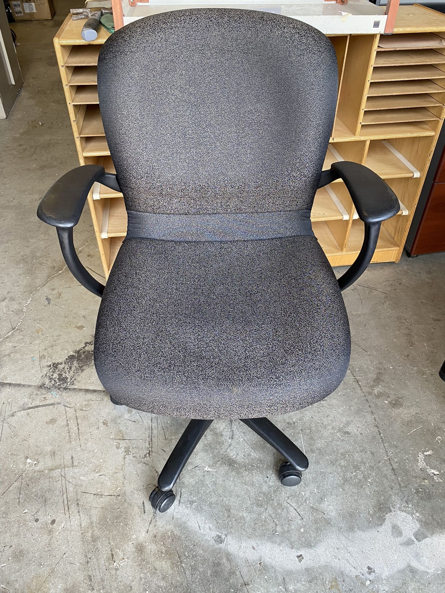 17 Office Rolling Chairs 