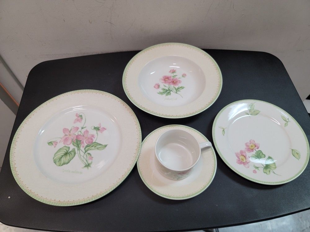 New Unused Vintage Farberware Dinner Set 20 Pieces Dinnerware Dishes Cups Bowls Plates Carolina Pattern Kitchen & Dining