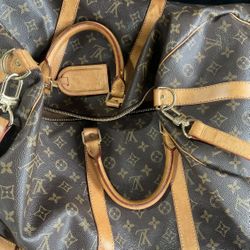 Authentic LOUISE VUITTON Keepall Bandoulière 55 Duffel Bag