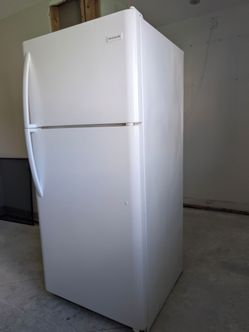 Frigidaire top-freezer