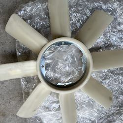 New Fan Blade Radiator Cooling for Nissan Pathfinder 90-95
