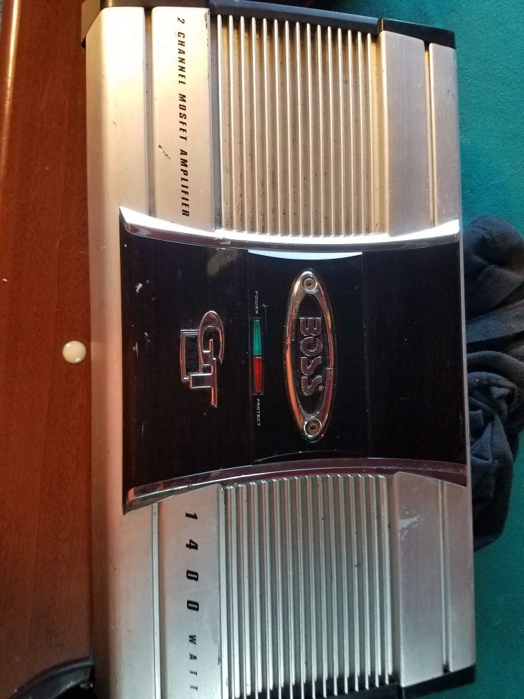Boss GT 1400 watt amplifier for car 2 Channel