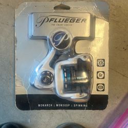 Pflueger The Smart Choice Monarch Spinning Reel MON30SPSMU 