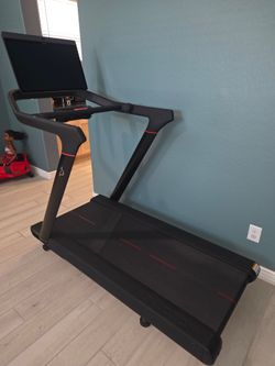 PELOTON TREAD