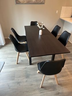 75” Table 6 chairs
