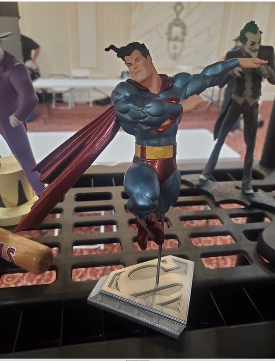Superman Frank Miller Statue