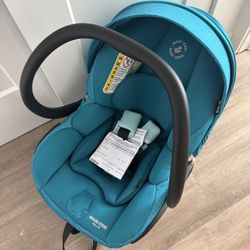 Maxi Cosi Zelia Travel + Mico XP Car seat + Base
