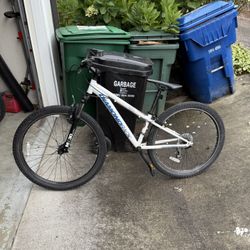 Diamondback Mountain Bike - 27.5” - Excellent condition