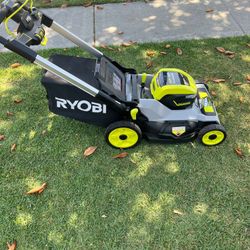 Ryobi Cortadora De Césped Con Cargador Y Baterías 