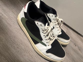 Travis scott nikes size 11