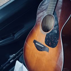 Yamaha Acoustic Guitar **(great Condition)**model-fs700s