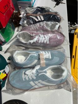 TENNIS SHOES (New!!)