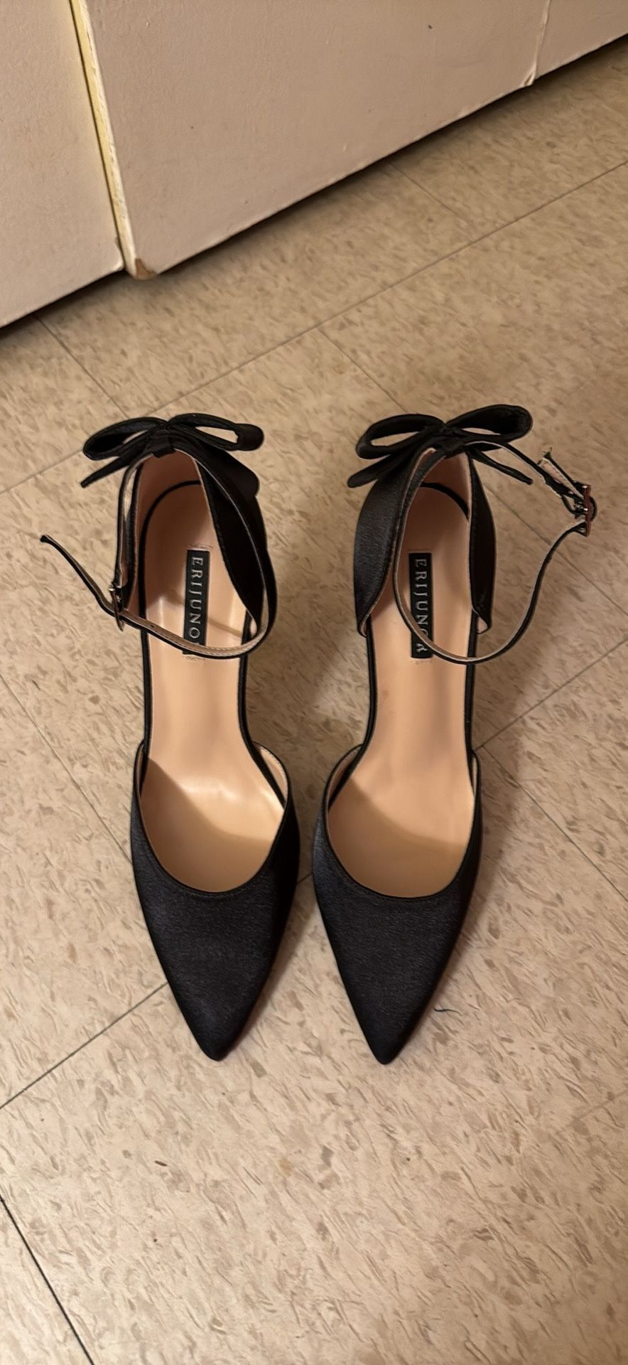 Erijunor Heels (Size 8)
