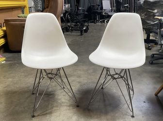 SET OF 2 AUTHENTIC Eames Molded Plastic Side Chair (Herman Miller)