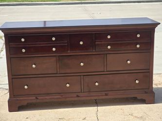 DRESSER