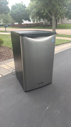 Dorm style fridge 3.3 cu ft